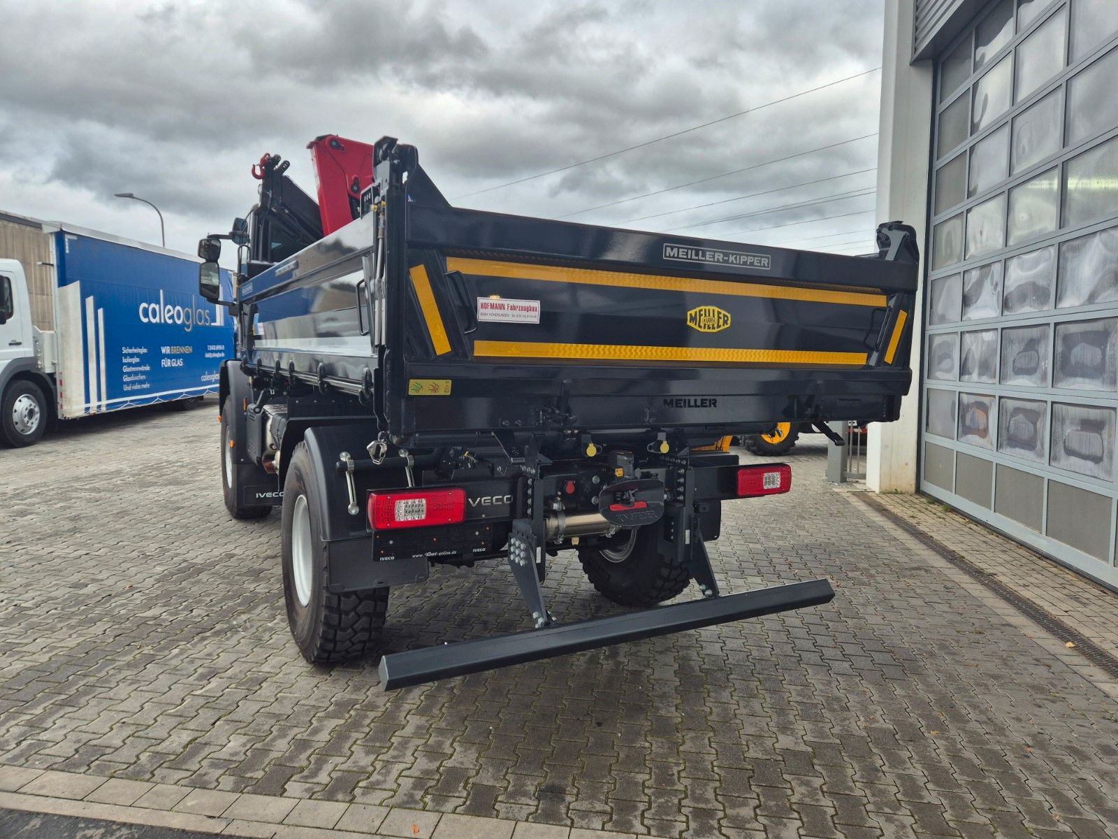 Fahrzeugabbildung Iveco Eurocargo ML150E32WS 4x4 Kran HMF 1130K Funk AHK