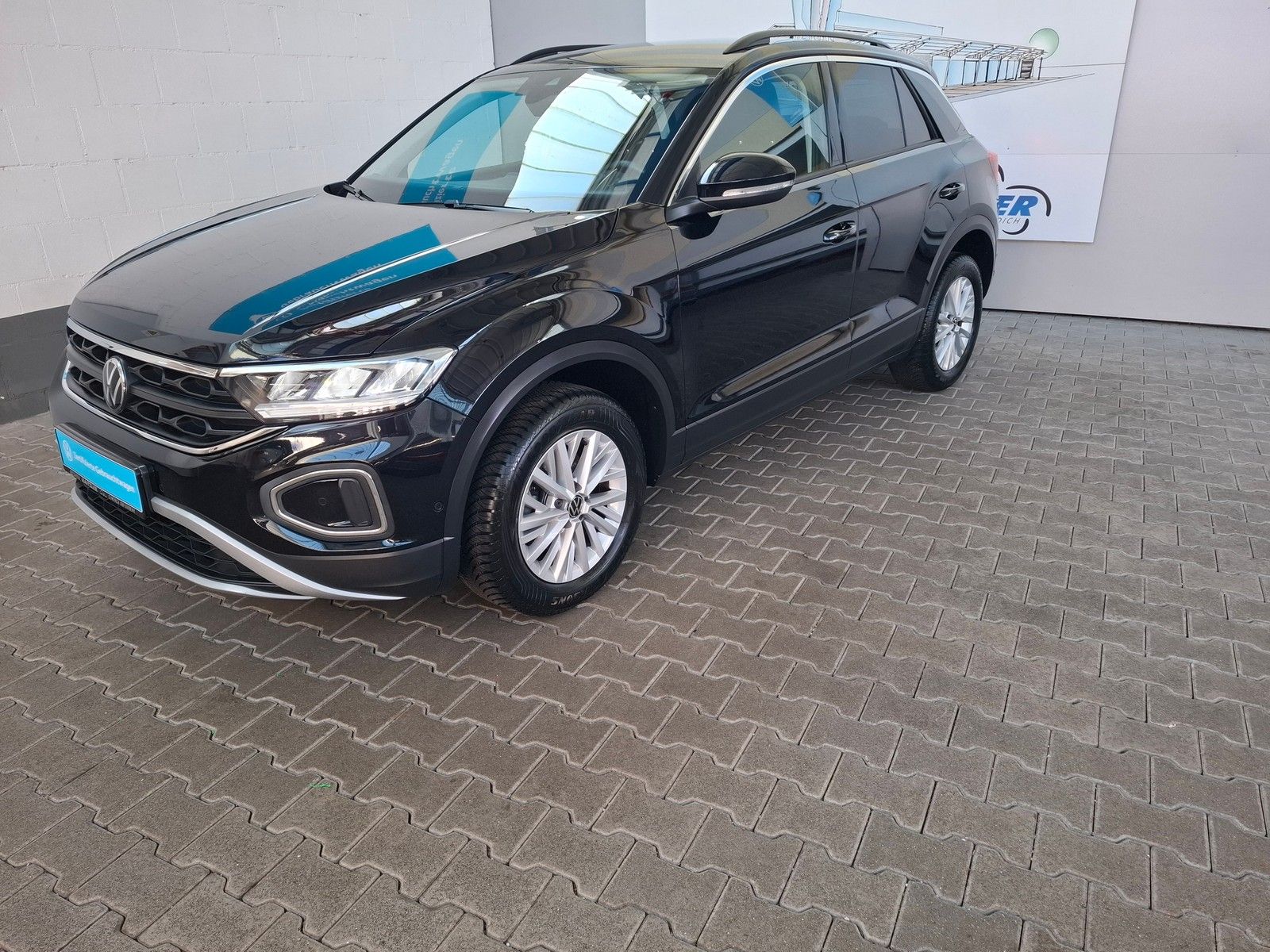 Fahrzeugabbildung Volkswagen T-Roc Life 1.0 TSI +Navi+Abg.Heckscheiben+Sitzh.