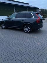 Volvo XC90 D5 AWD Geartronic Momentum 7 sıts - Volvo XC90 Gebrauchtwagen in Düsseldorf