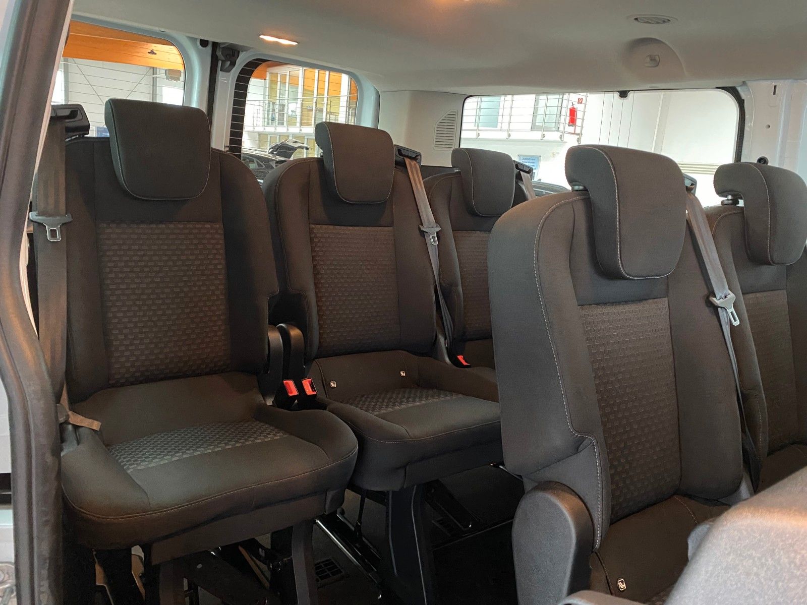 Fahrzeugabbildung Ford Transit Custom Kombi 320 L2 Trend DAB Parkpilot