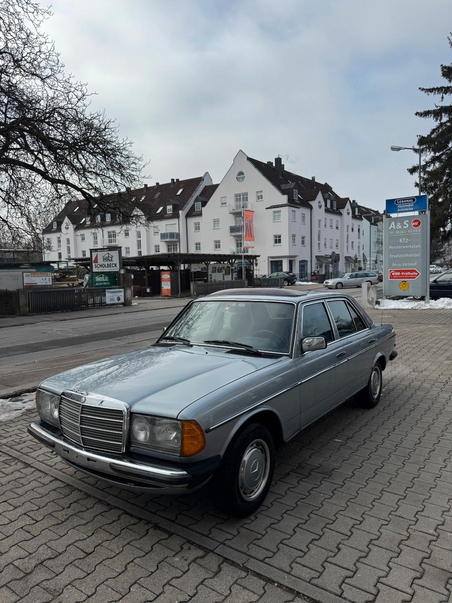 Mercedes-Benz 230