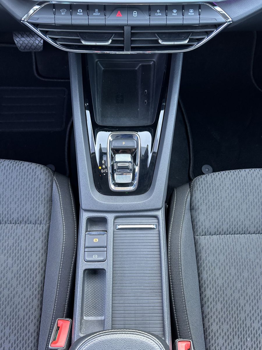 Fahrzeugabbildung SKODA Octavia Combi 2.0 TDI DSG First Edition NAV+LED