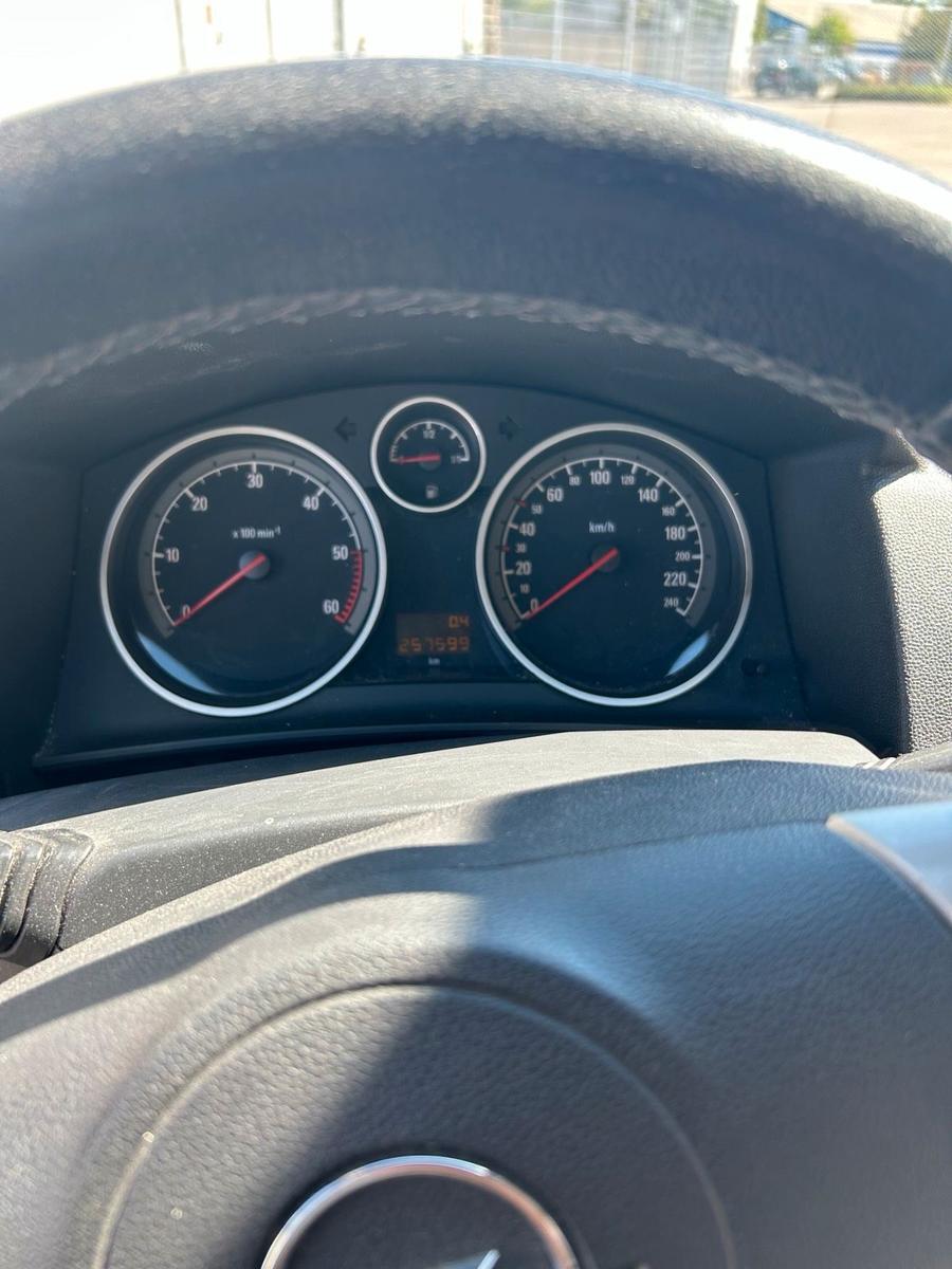 Opel Astra 2008 — photo 10