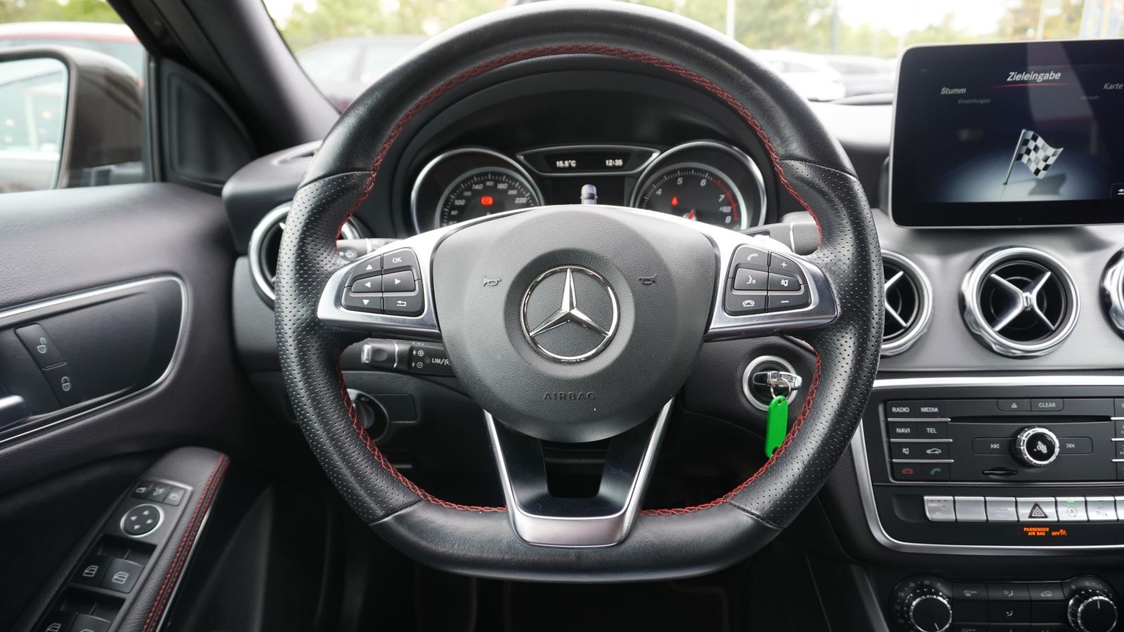 Mercedes-Benz GLA 180 Autom. AMG Line LED Navi AHK Alcantara