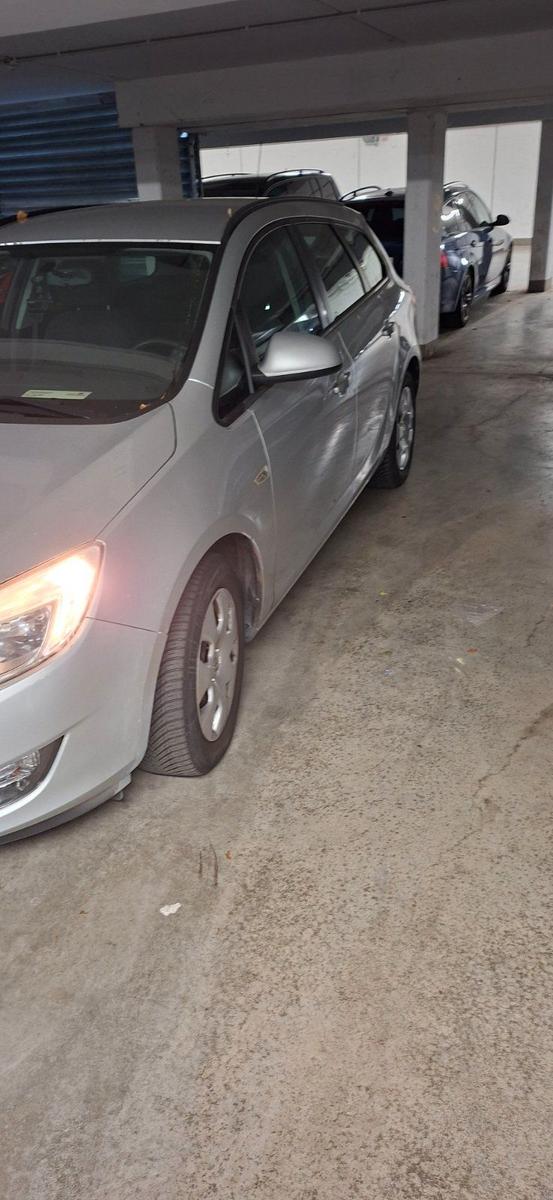 Opel Astra 2011 — engine 95 HP (70kW)