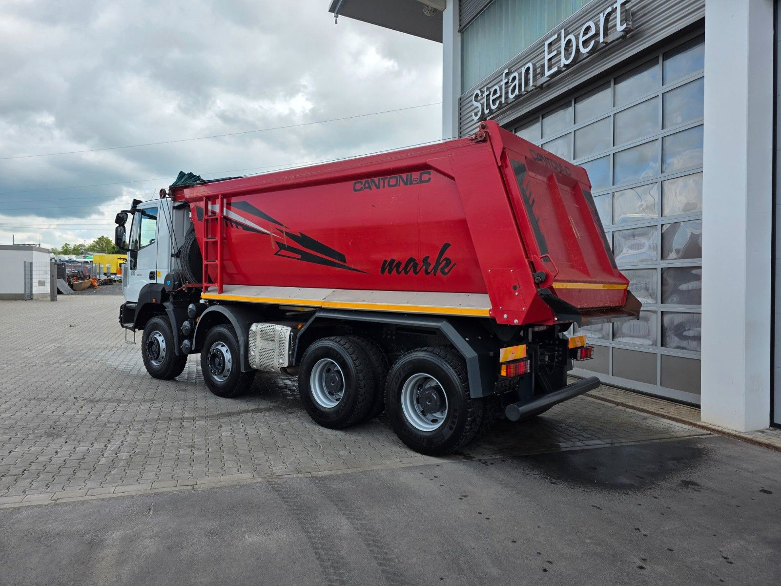 Fahrzeugabbildung Iveco Astra HD9 84.50-80 8x4 Muldenkipper Schalter