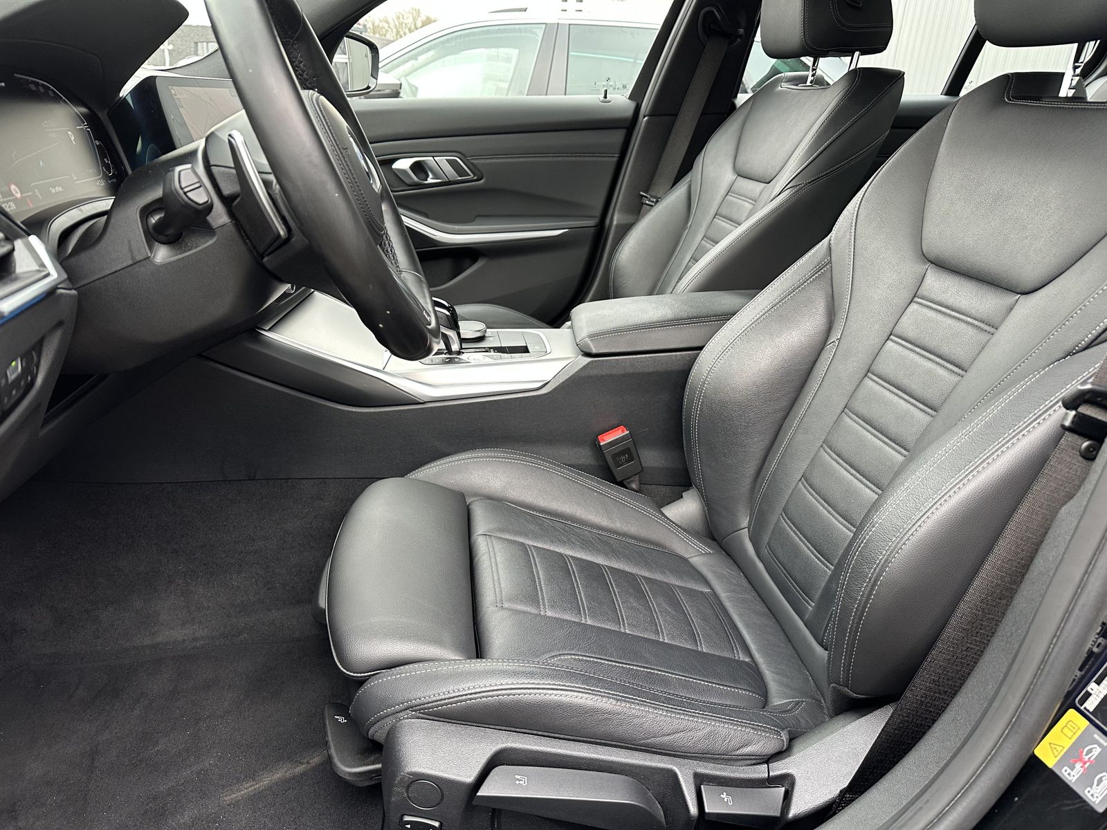 Fahrzeugabbildung BMW 330e xDrive M-Sport NAV+LASER+360°+HEAD-UP+19ZO
