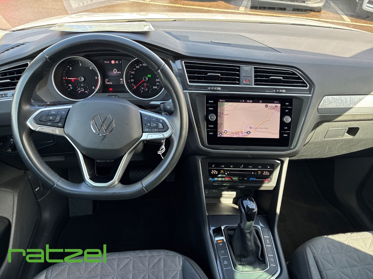 Fahrzeugabbildung Volkswagen Tiguan Life 2.0 TDI DSG AHK-klappbar Navi LED AC
