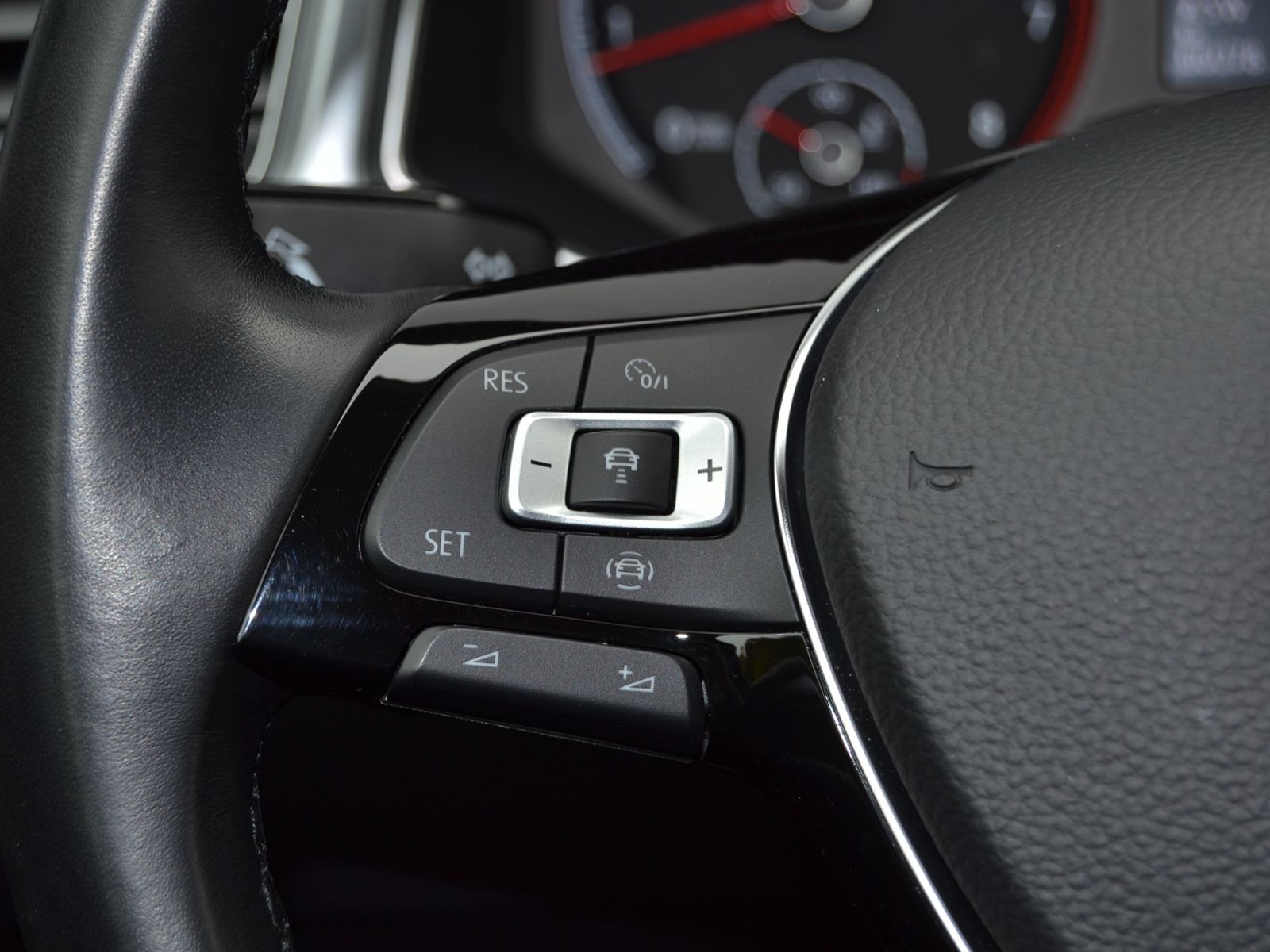 T-Roc 1.5 TSI Active AHK/STANDHEIZUNG/17-ZOLL/LE