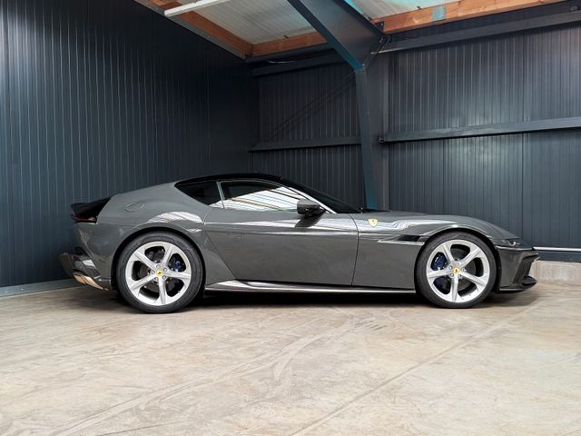 Ferrari 12Cilindri + 1. Hand + 54 km + Carbon Exterieur