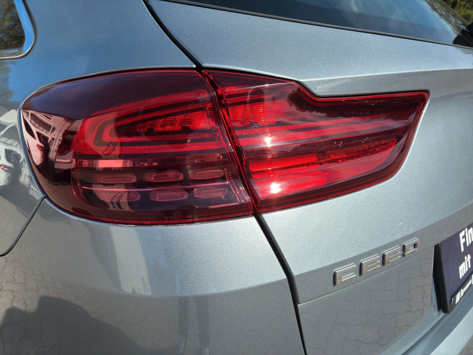 Fahrzeugabbildung Kia cee'd Sportswagon*Automatik*SHZ*LHZ*Navi*Kamera*