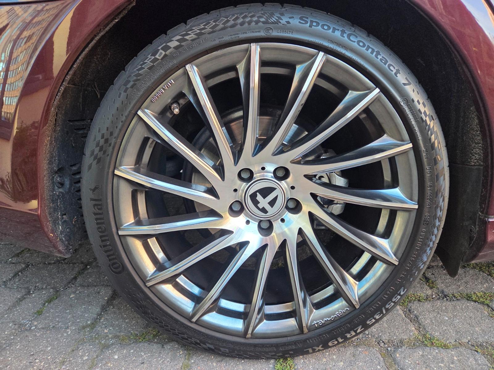 Mercedes-Benz CLS 300*DISTRONIC*SCHIEBEDACH*STANDHEIZUNG*19"*