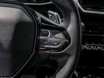 Peugeot 2008 GT Spurhalteassistent Kamera Navi LED AHK