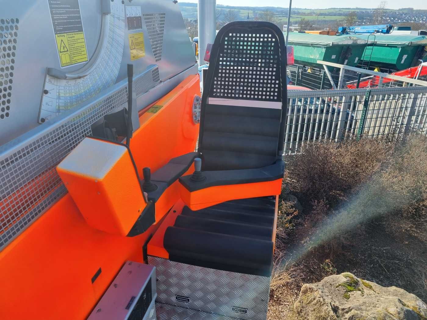 Fahrzeugabbildung MAN 15.284LC Metz DLK 23-12 Feuerwehr Drehleiter