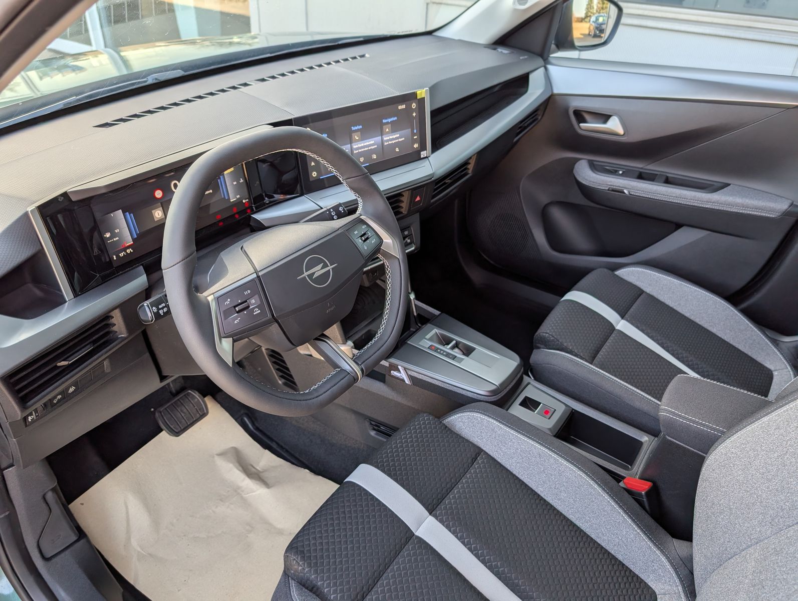 Fahrzeugabbildung Opel Frontera GS 1.2 Hybrid 145PS Automatik 7-SITZE