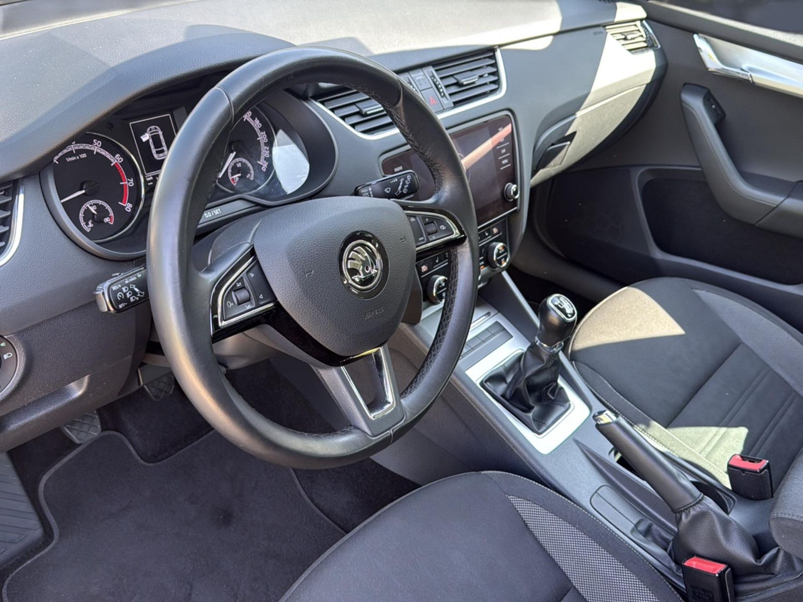 Fahrzeugabbildung SKODA Octavia 1.5 TSI / Unfallfrei/ 1. Hd