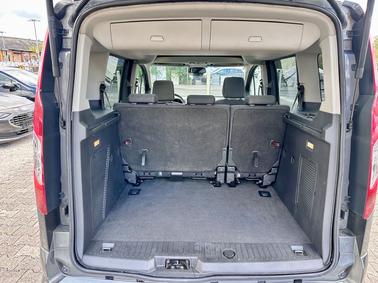 Fahrzeugabbildung Ford TOURNEO CONNECT TITANIUM*MOD.2016*