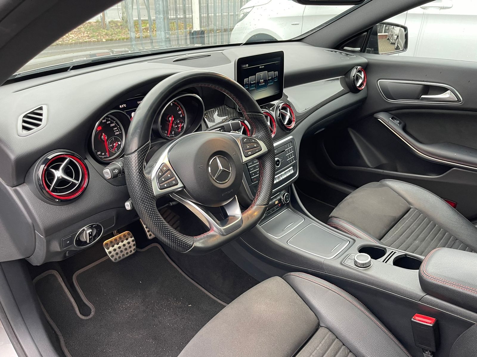 Fahrzeugabbildung Mercedes-Benz CLA 250 AMG Sport*Panorama*HarmanKardon*NightPa*