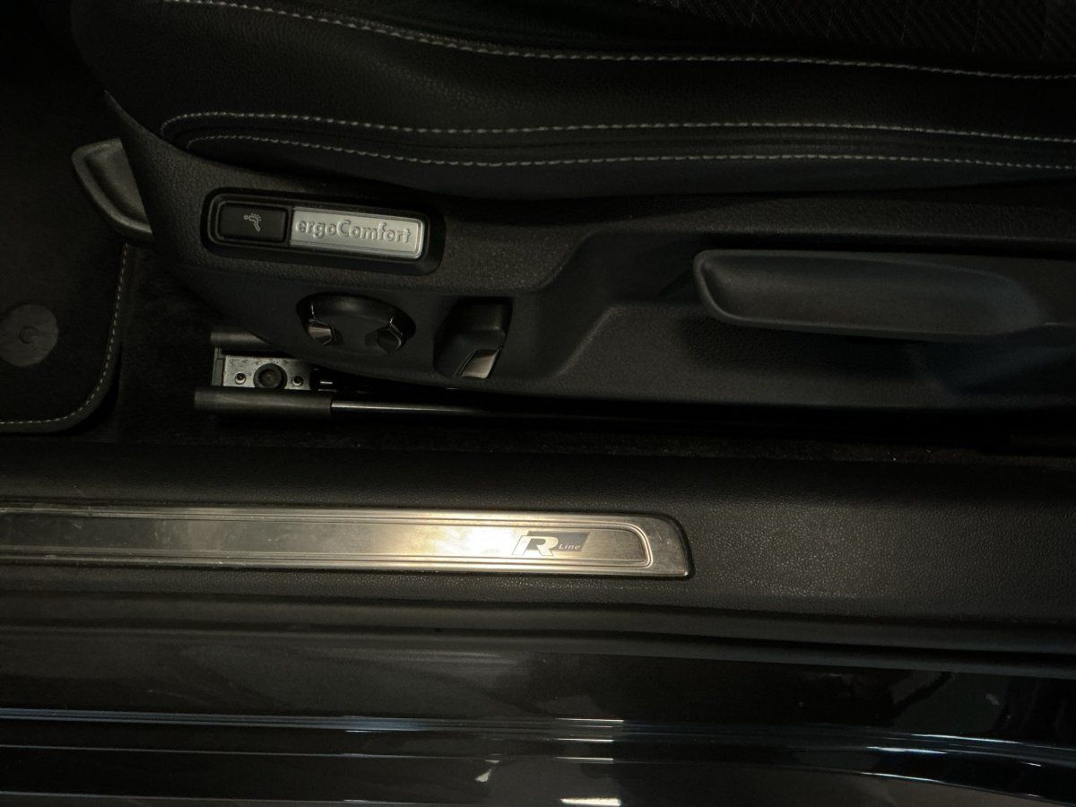 Fahrzeugabbildung Volkswagen Passat Variant Comfortline R-Line 1.4 TSI Navi