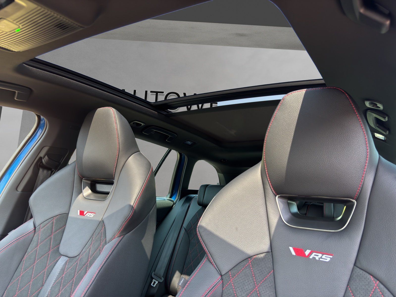 Fahrzeugabbildung SKODA Octavia Combi RS 2,0 TSI 195 kW DSG