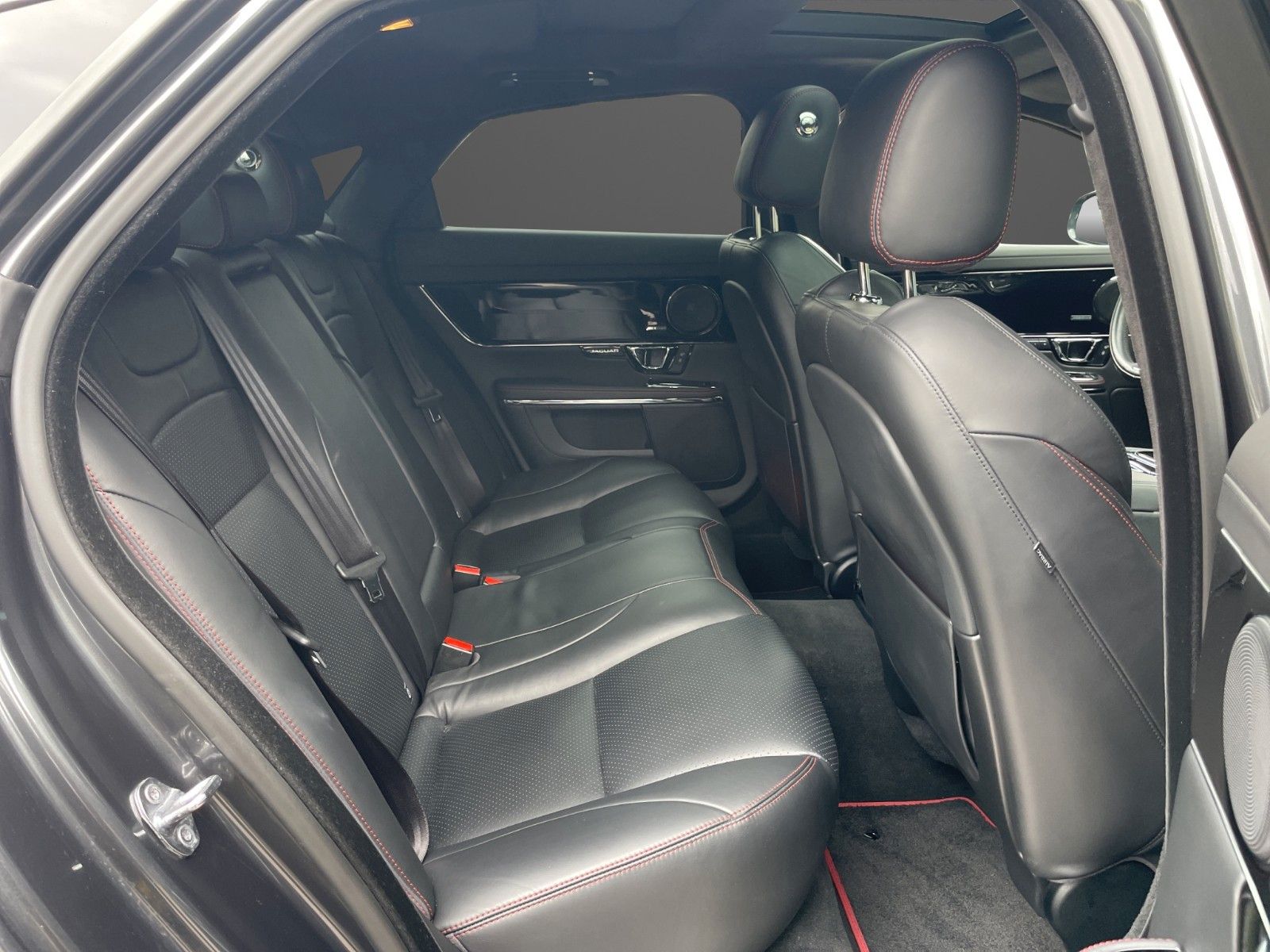 Fahrzeugabbildung Jaguar XJ R-Sport 3.0 V6 Kompressor AWD