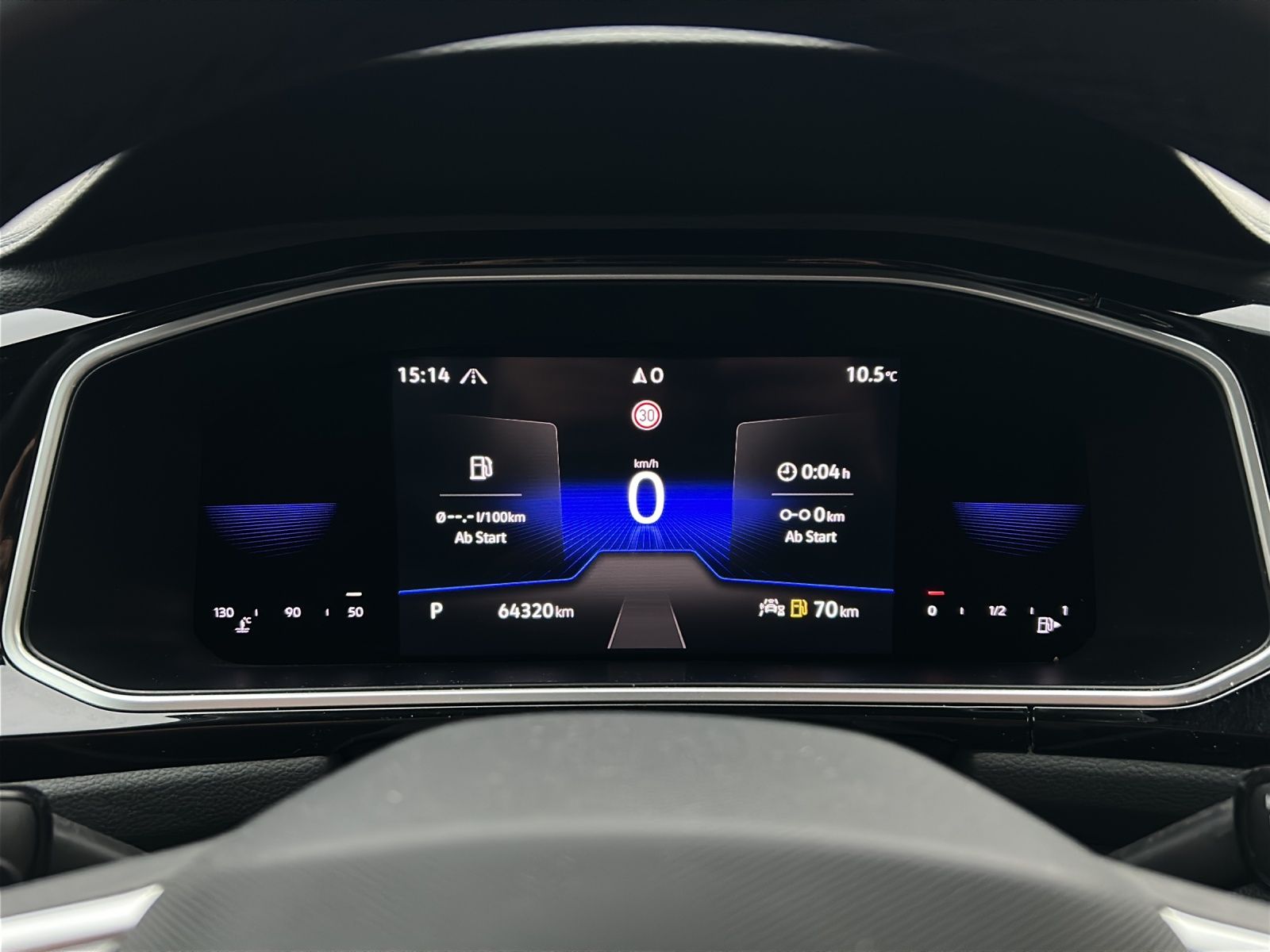 Fahrzeugabbildung Volkswagen T-Roc R-Line TSI DSG IQ.Light ACC STH SH LRHzg R