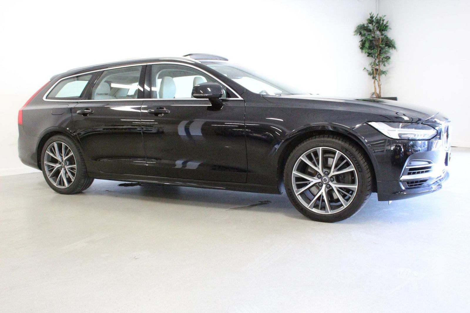 Volvo V90 2.0 T8 AWD Momentum Pro | H.U.D | CARPLAY | imagem 2