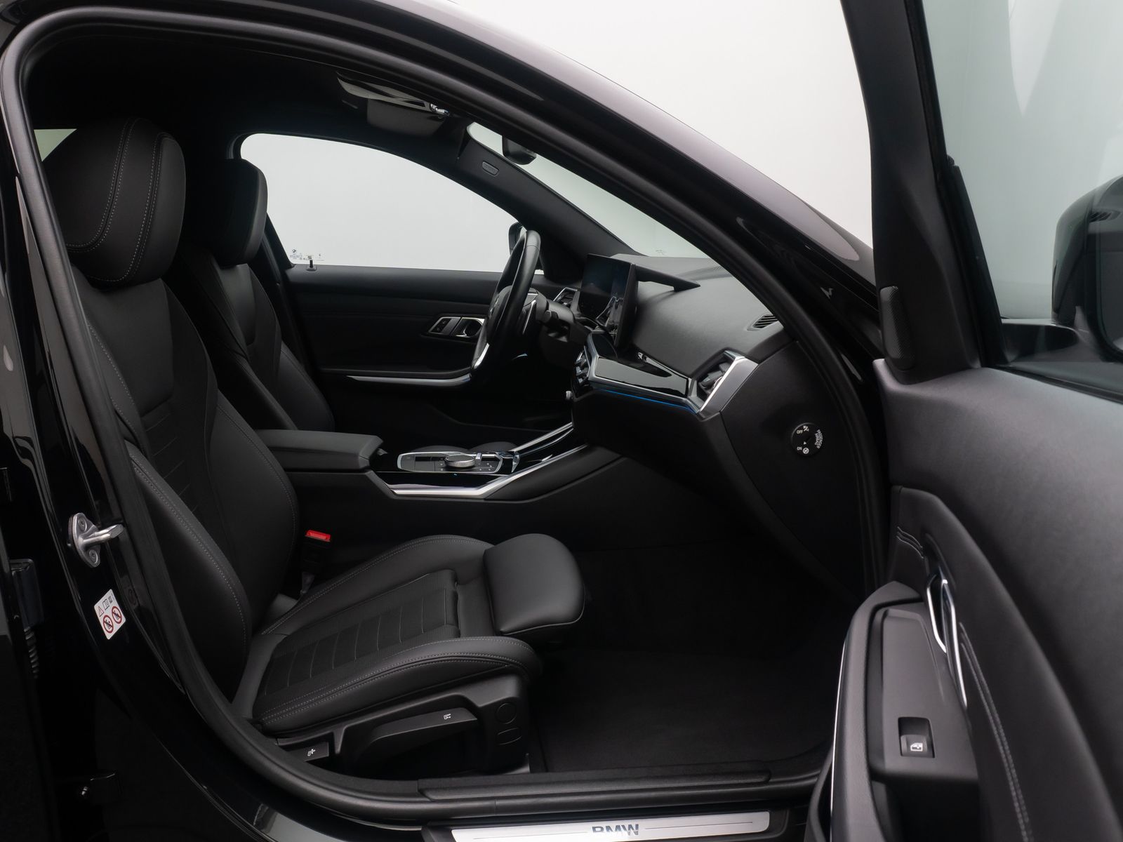 Fahrzeugabbildung BMW 318d Kamera DAB HiFi Leder Sport LED 18Zoll