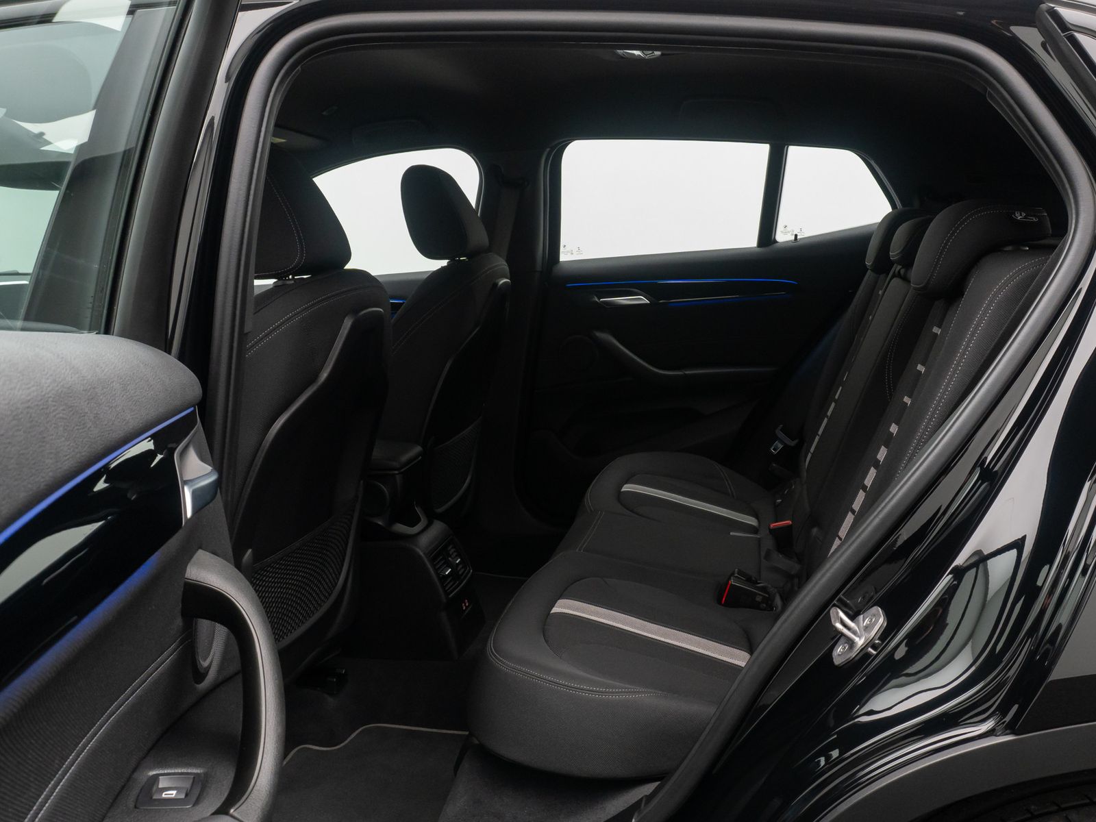 Fahrzeugabbildung BMW X2 sD18i AdvantagePlus HiFi DAB Sportsitz 19Zoll
