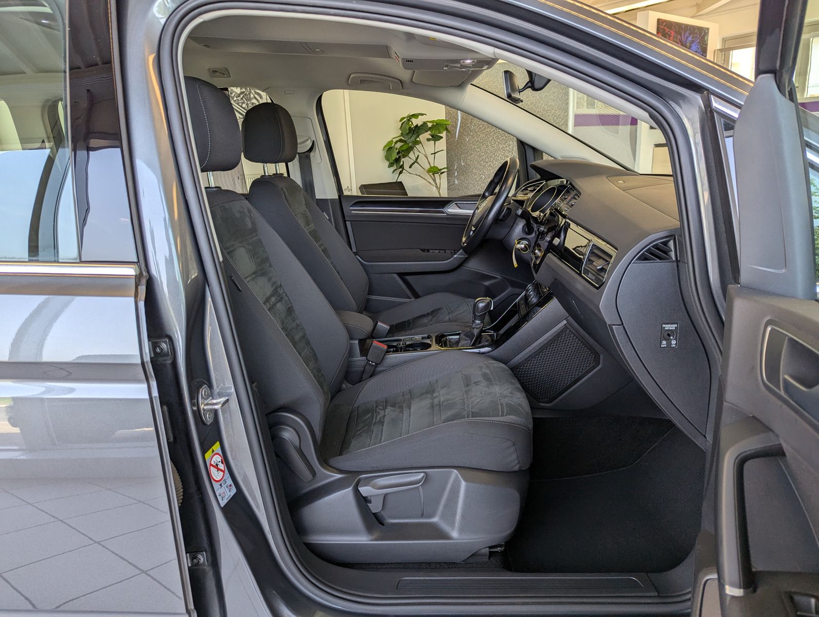 VW Touran 2.0 TDI DSG Highline Kamera AHK Sport LED - Image 15