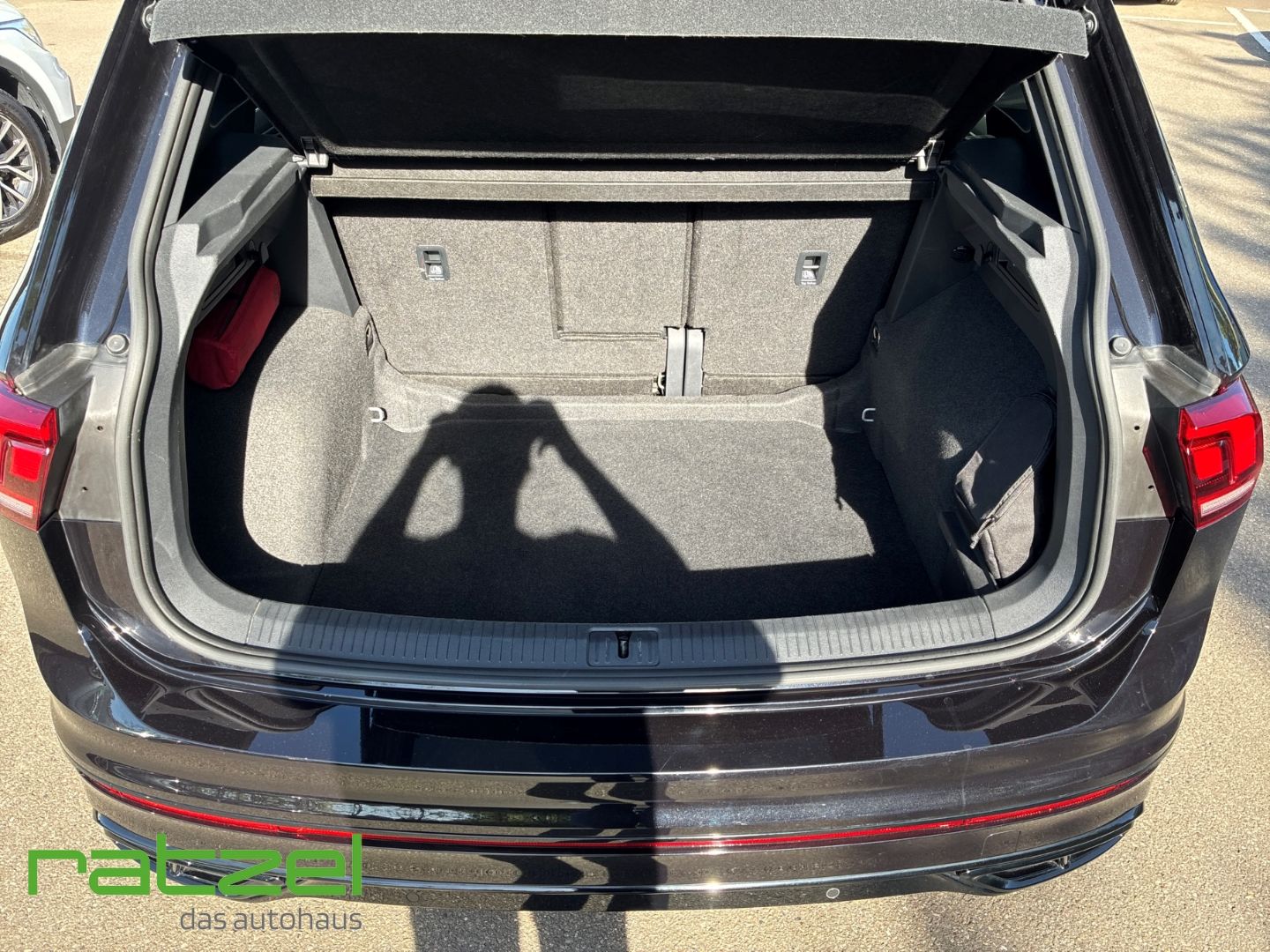 Fahrzeugabbildung Volkswagen Tiguan R-Line 1.5 TSI DSG Sportpaket AHK-klappba