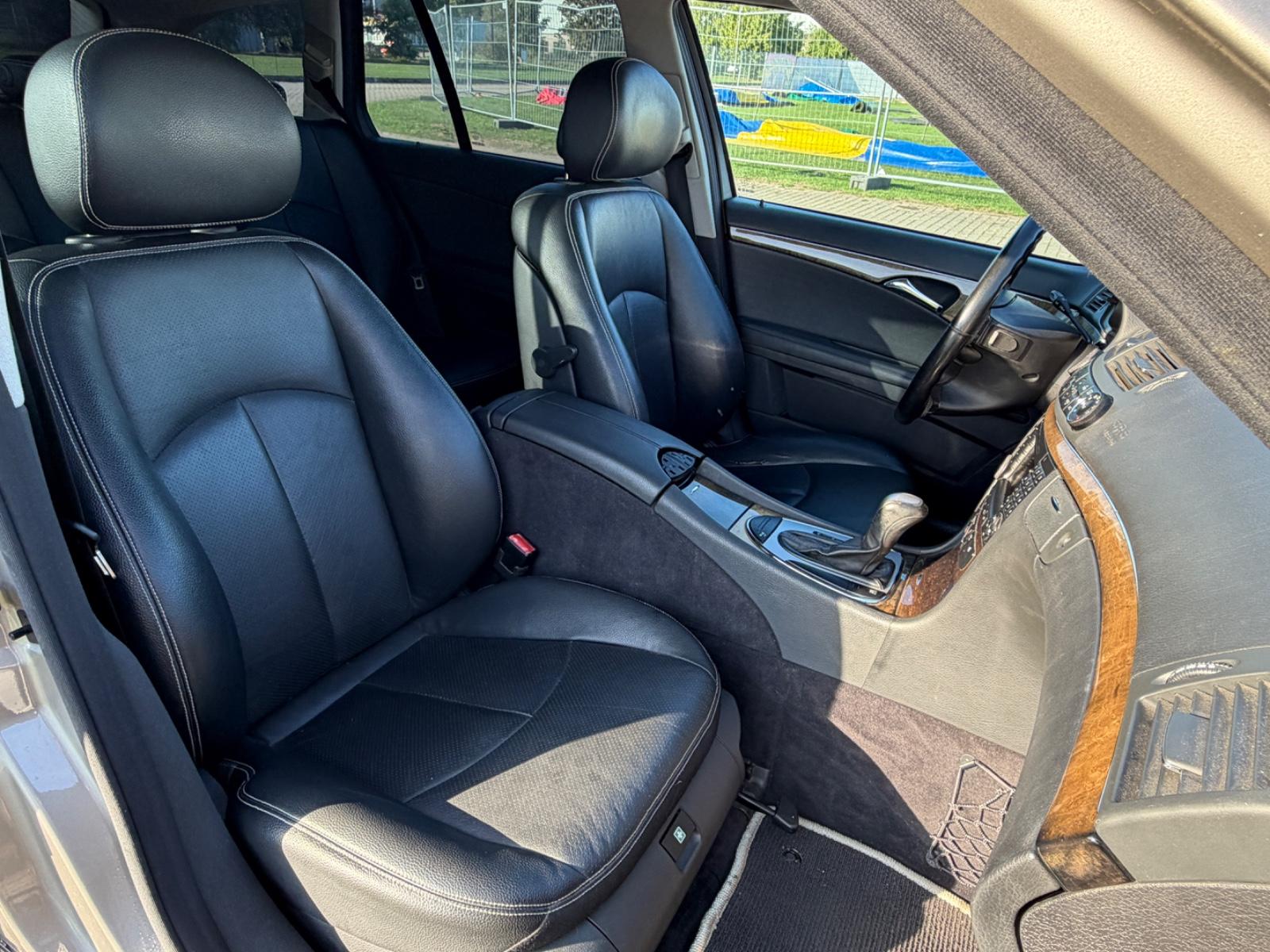 Mercedes-Benz E320 2006 — photo 12