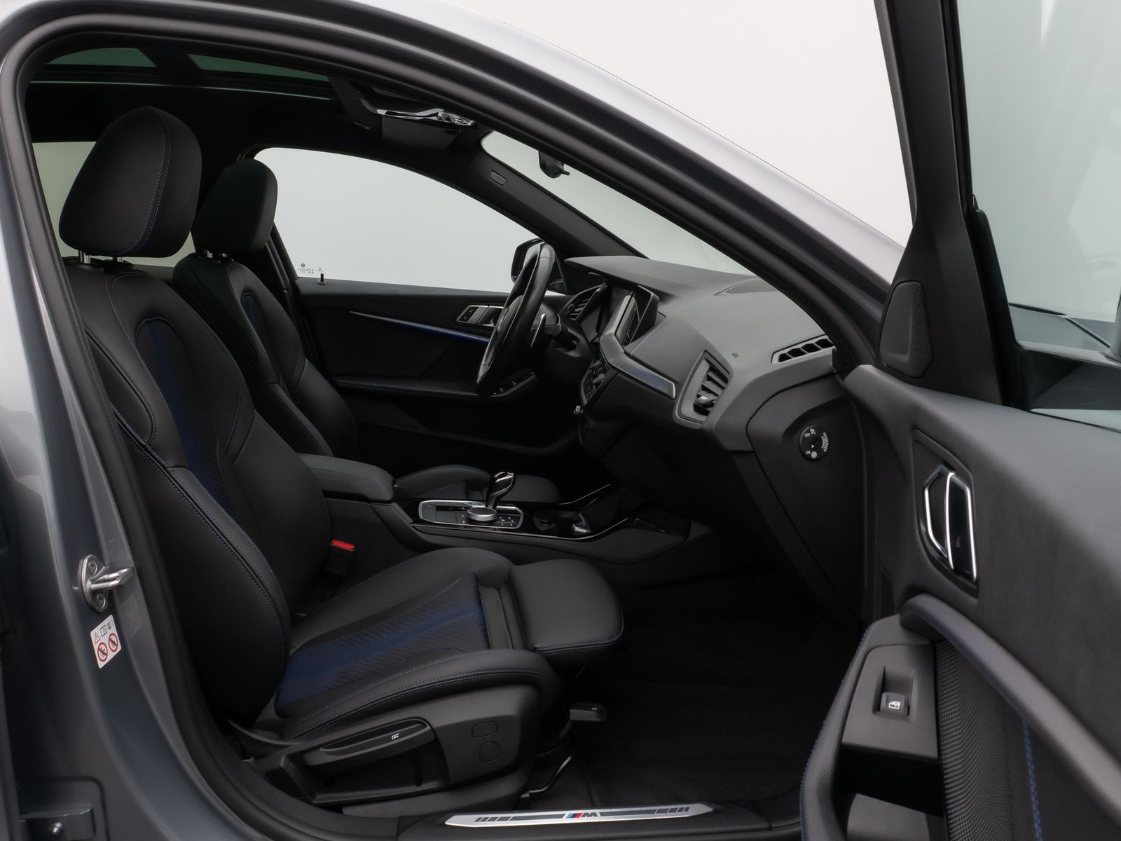 Fahrzeugabbildung BMW 120i M Sport Panorama DAB HiFi Fernlichta 18Zoll