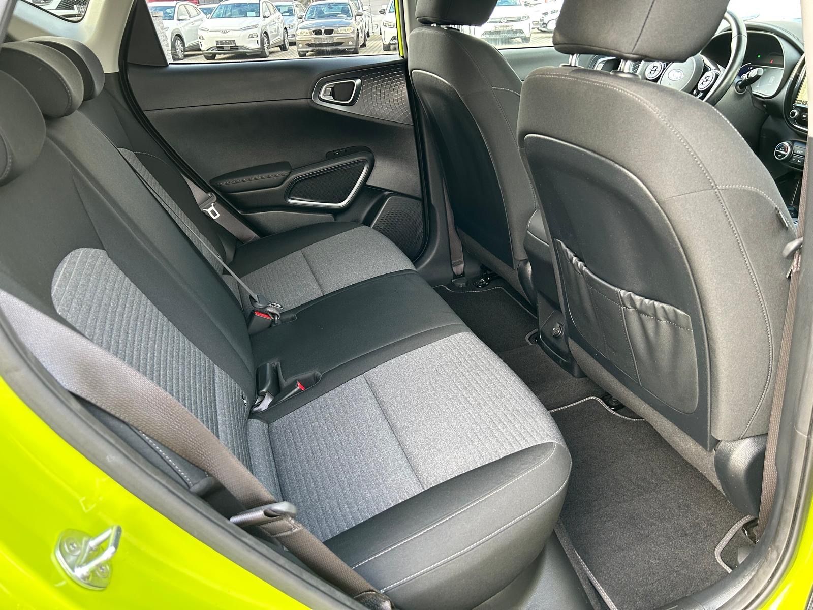 Fahrzeugabbildung Kia e-Soul°64 kWh°CCS°3 Phasen°1.Hand°Kamera°LED°