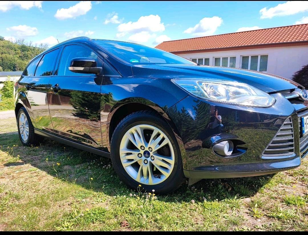 Ford Focus 2011 — салон