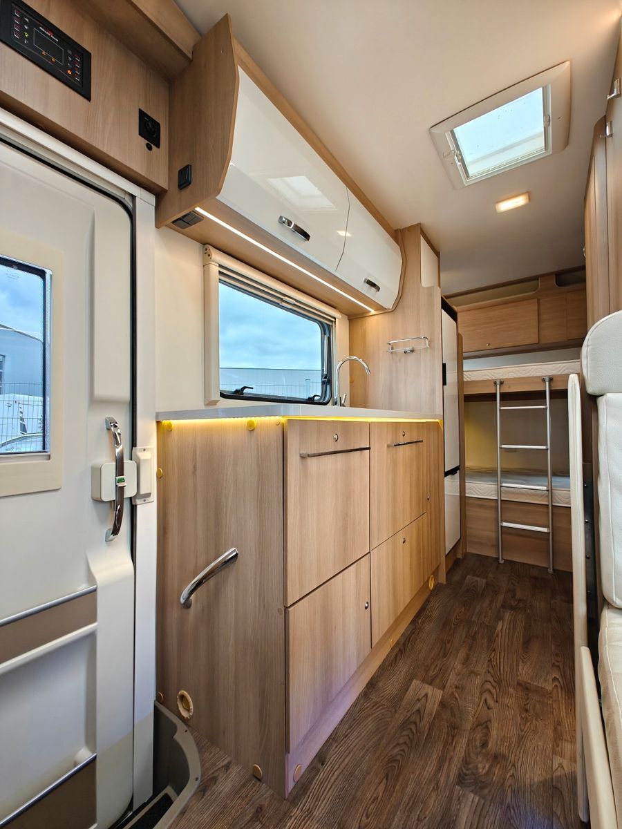 Fahrzeugabbildung Roller Team Kronos 275 - SAT, TV, Solar, 6 Sitz/Schlafplätze