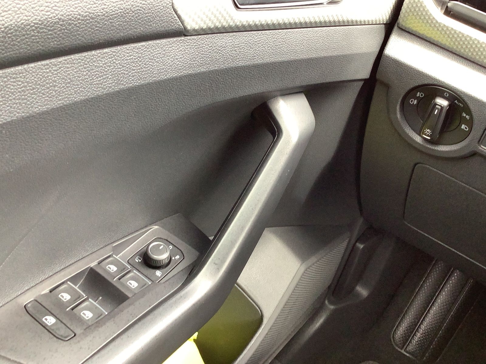 Fahrzeugabbildung Volkswagen T-Cross DSG AHK Kamera ACC Navi LED