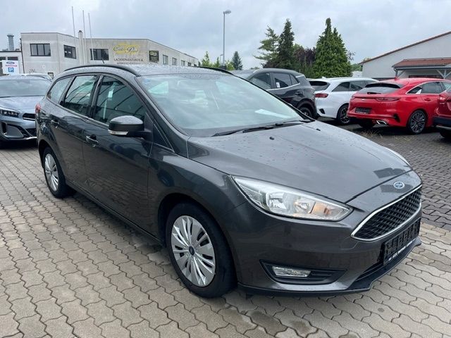 Fahrzeugabbildung Ford Focus Turnier Business Allwetter Sitzheizung