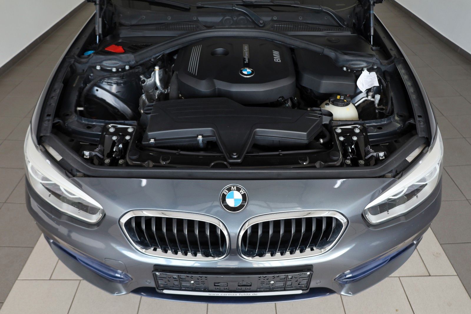 Fahrzeugabbildung BMW 118i Sport Line Lim. Navi,LED,SH,PDC,SR+WR