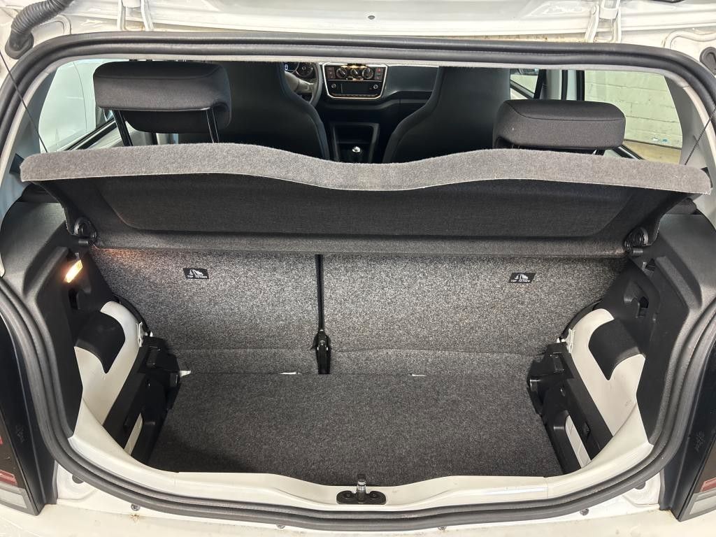 Fahrzeugabbildung Volkswagen up! SITZHEIZUNG KLIMA 4-TÜREN NEBEL GJ 1.H