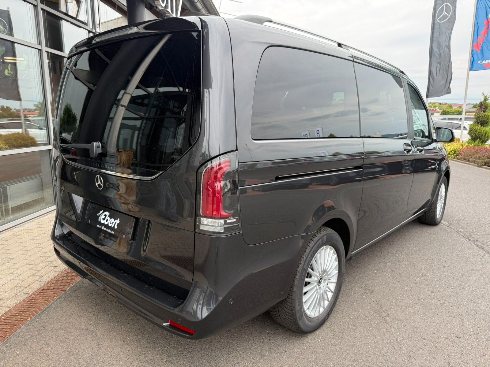 Fahrzeugabbildung Mercedes-Benz V 300 d STYLE 4MATIC AHK2,5t DISTRONIC MULTIBEAM