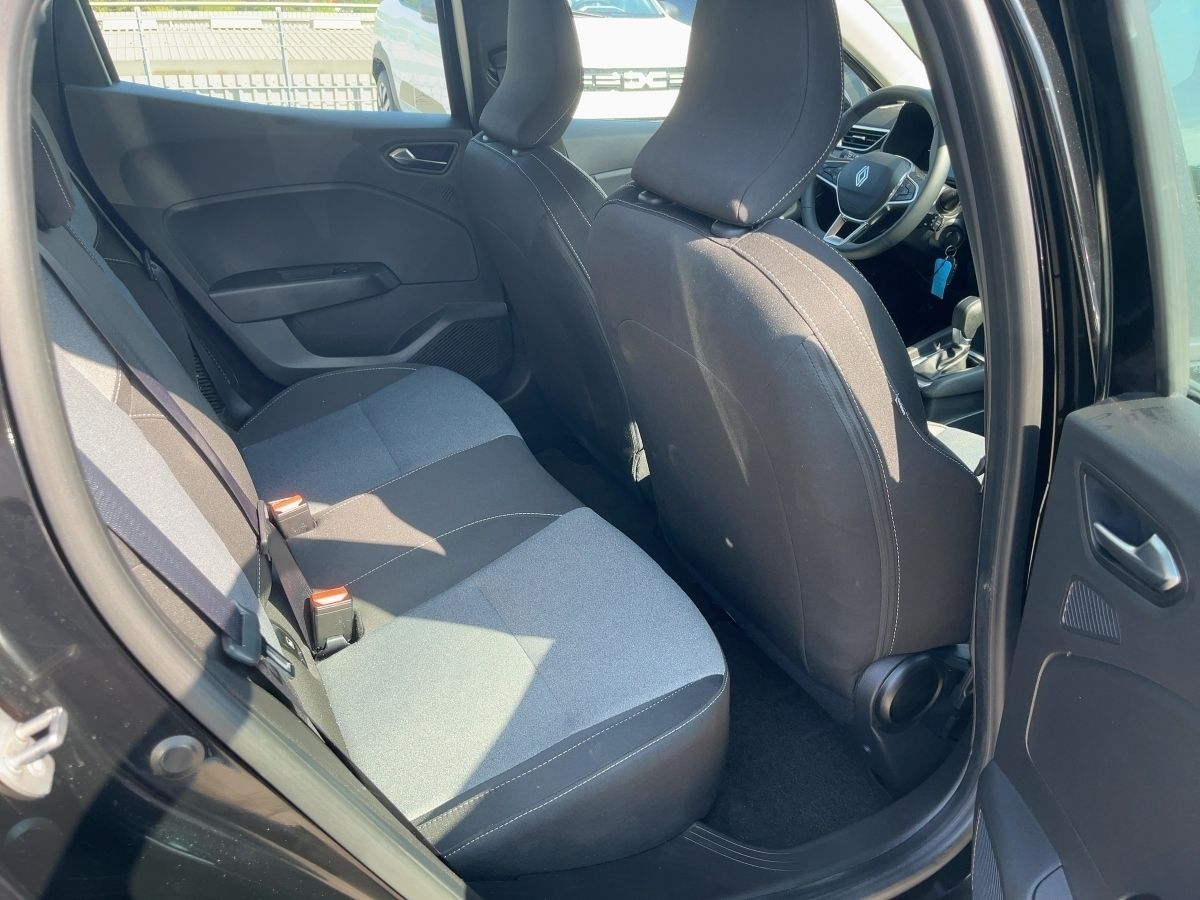 Fahrzeugabbildung Renault Clio Evolution Full Hybrid 145 SHZ - mit KI generiert/bearbeitet