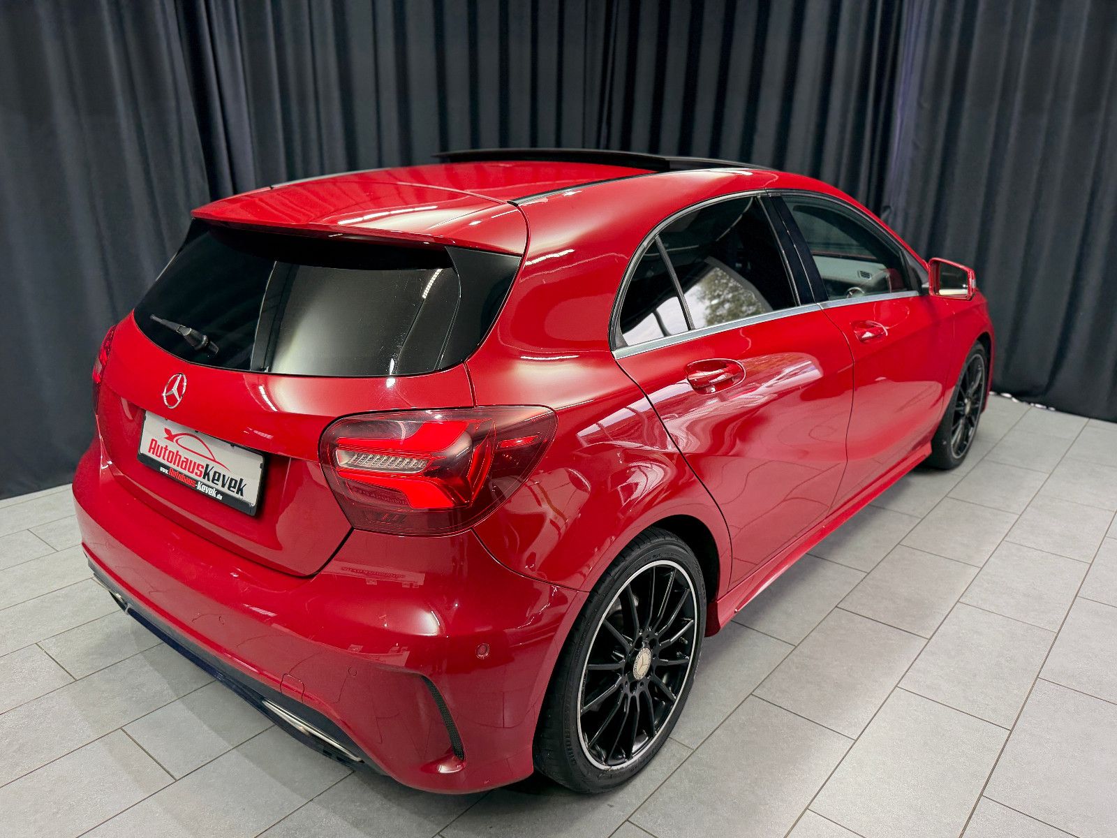 Fahrzeugabbildung Mercedes-Benz A 250 4Matic AMG-LINE|PANORAMA|7G AUTOMATIK|
