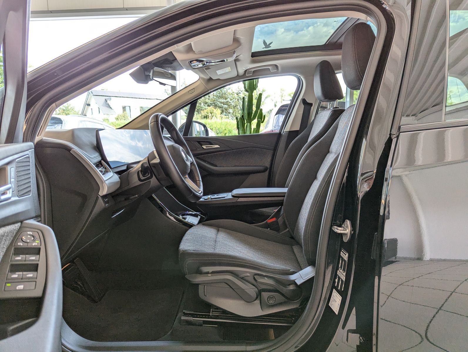 BMW 220 Active Tourer Aut AHK Pano Cam Premium-Paket - Image 12