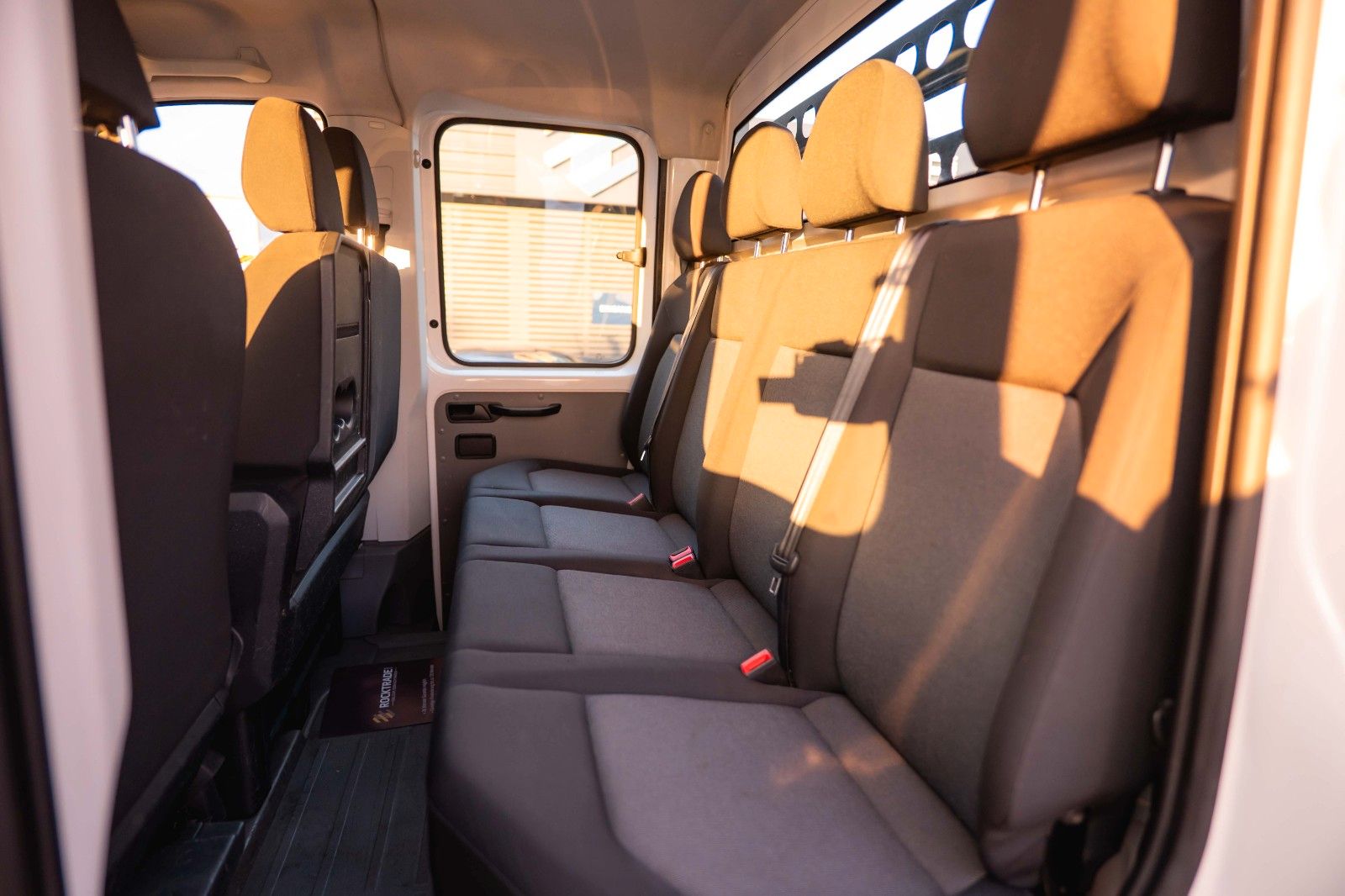 Fahrzeugabbildung Volkswagen Crafter Pritsche 35 DOKA lang FWD 7 Sitze 19%