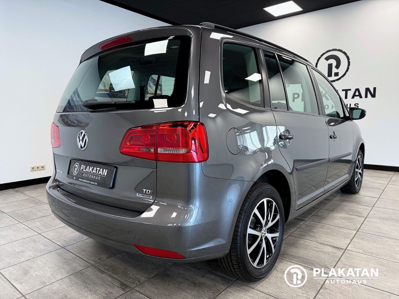 Fahrzeugabbildung Volkswagen Touran Zahnriemen Neu, Parksensoren, TÜV Neu,