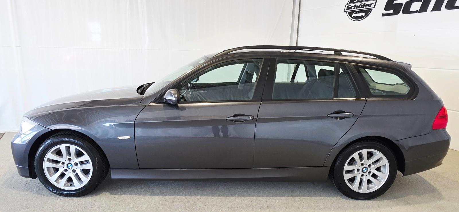 BMW 320 2006 — rear view