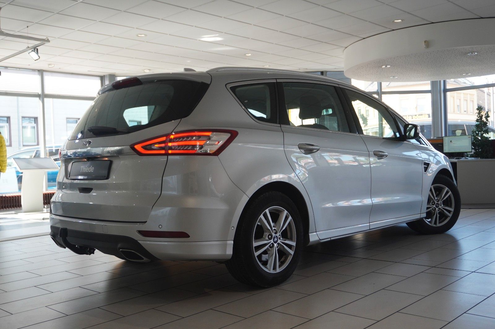 Fahrzeugabbildung Ford S-Max 2.0D TITANIUM NAVI/SHZ/KAMERA/SPORT/AHK