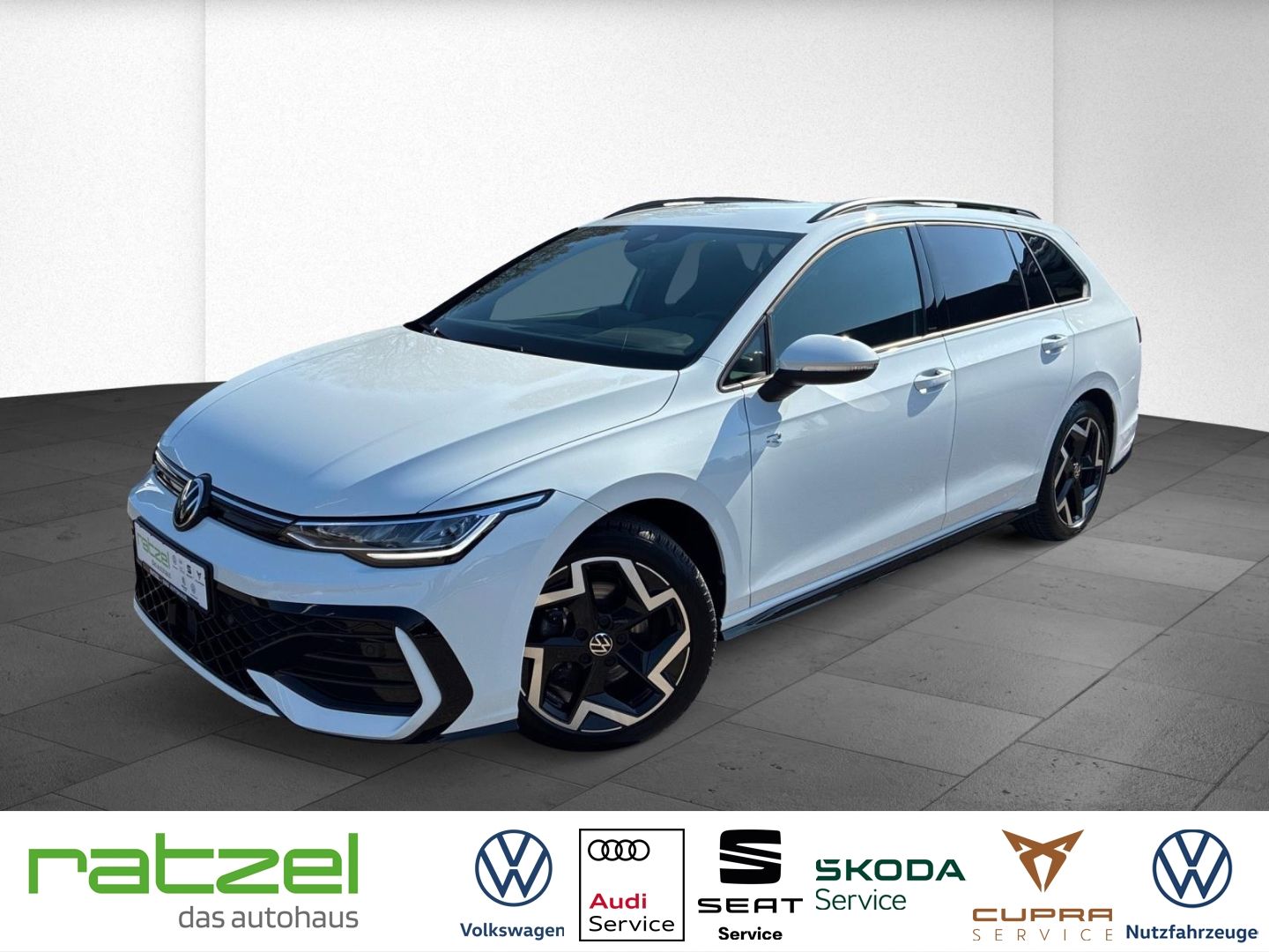 Fahrzeugabbildung Volkswagen Golf Variant R-Line 1.5 eTSI DSG Kamera ACC Digi