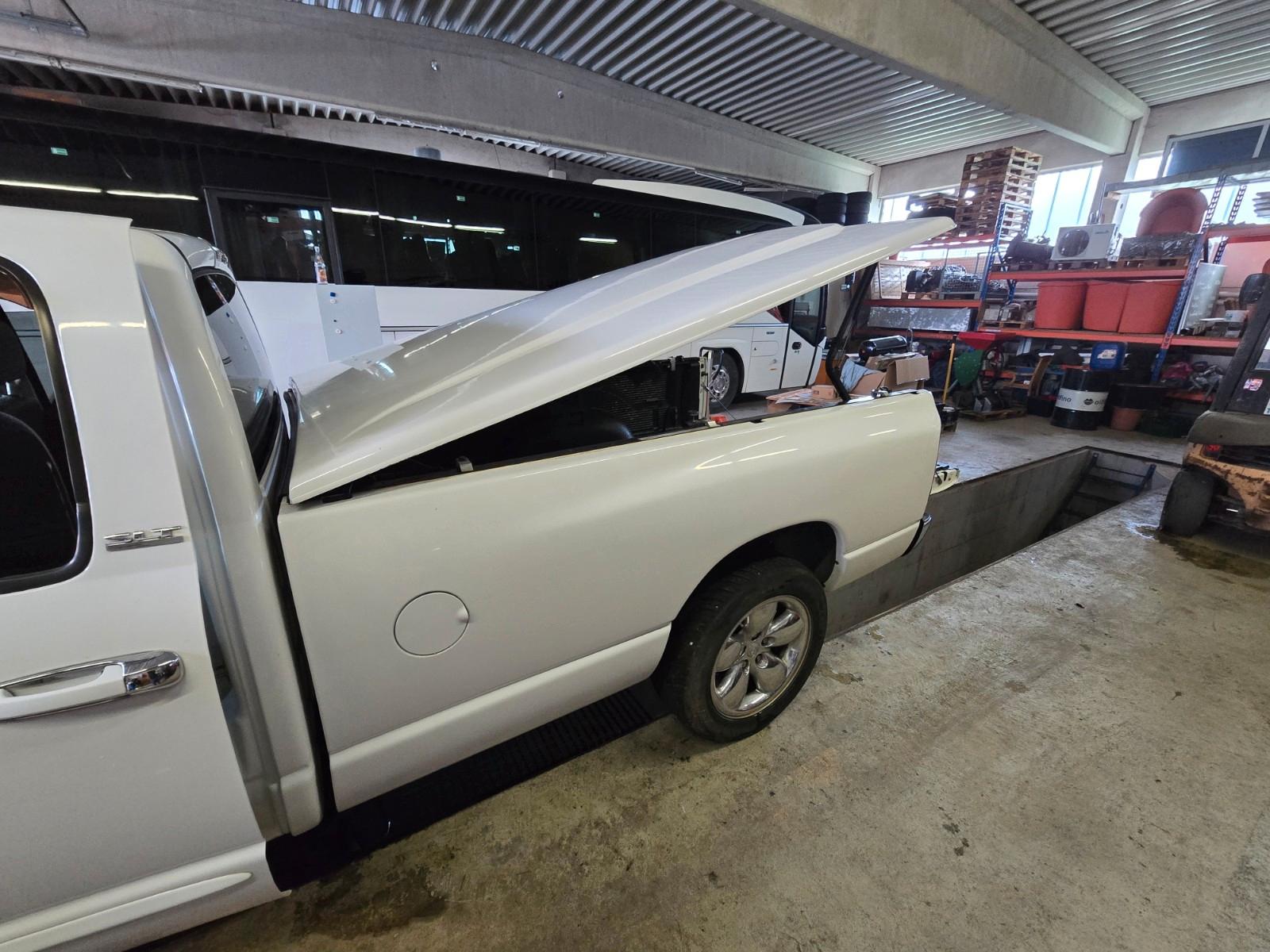 Dodge Ram 2004 — interior